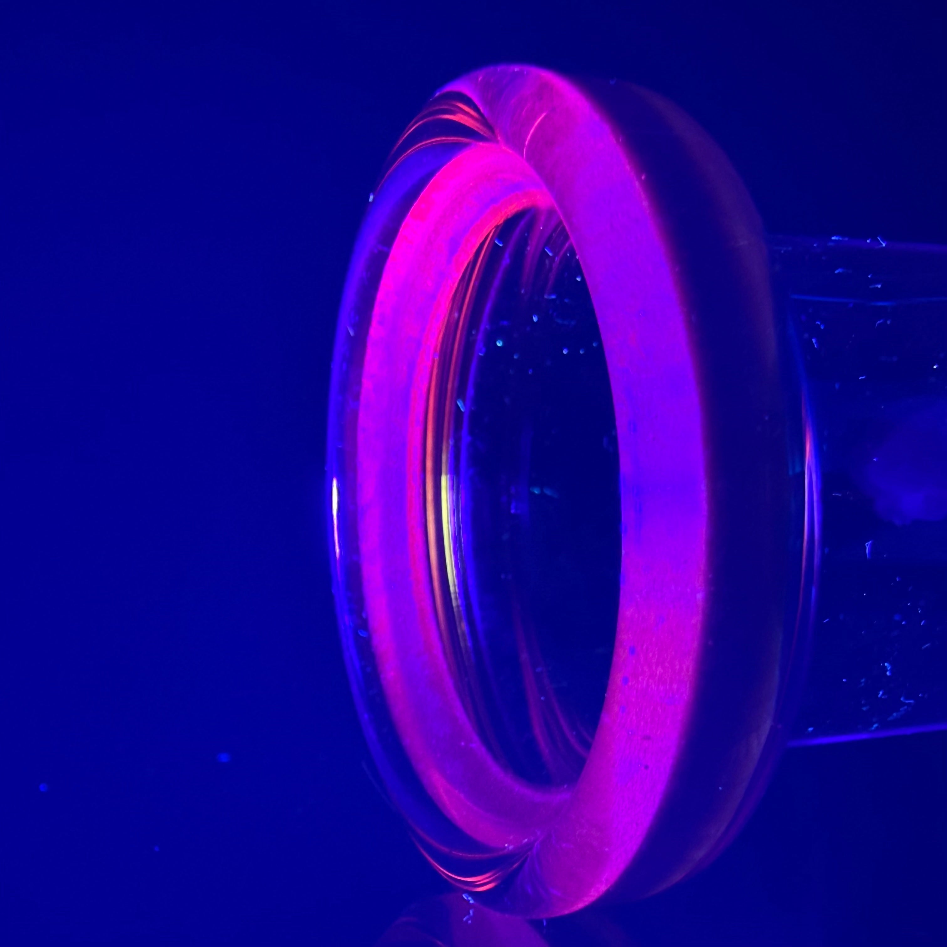 UV Reactive ISF Waterpipe by Toro Glass